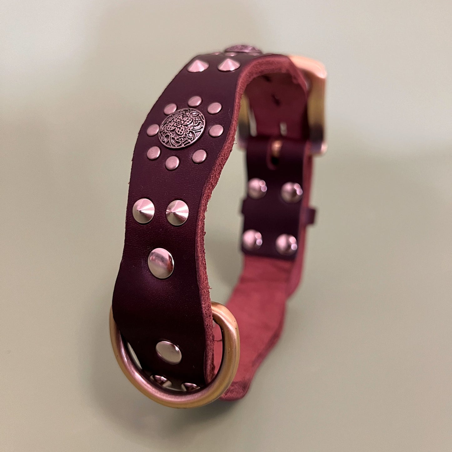 Vintage genuine leather dog collar, rivet pet collar, thickened and widened top layer cowhide material, suitable for medium and large dogs