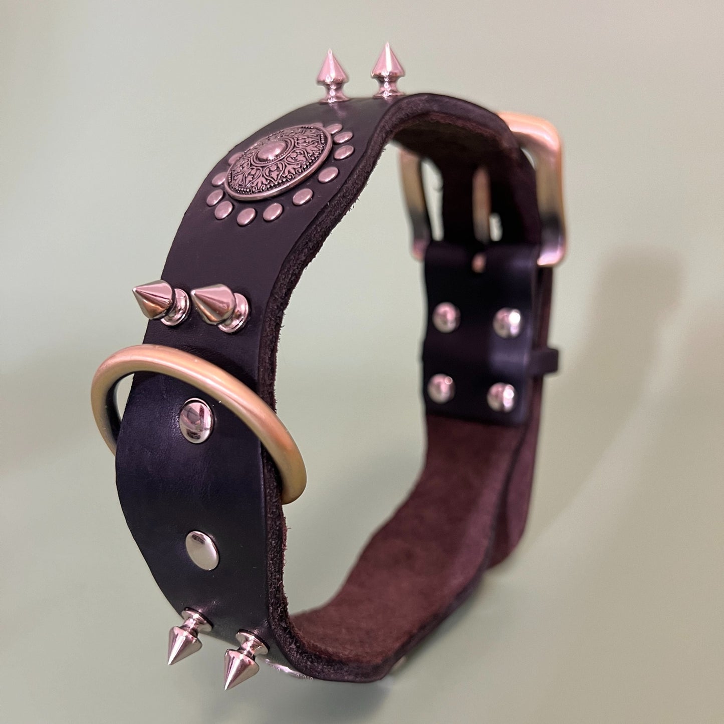 Vintage genuine leather dog collar, rivet pet collar, thickened and widened top layer cowhide material, suitable for medium and large dogs