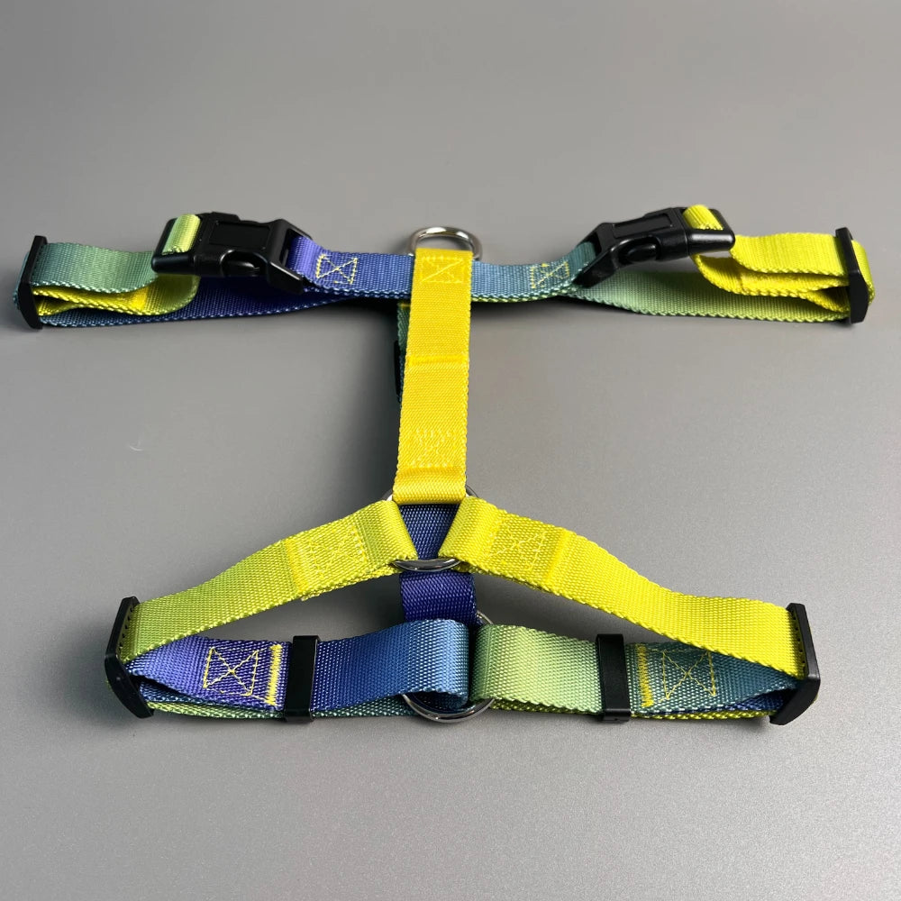 Dog chest harness cover includes a traction rope, waterproof nylon, anti slip, lightweight,for all types of dogs to walk
