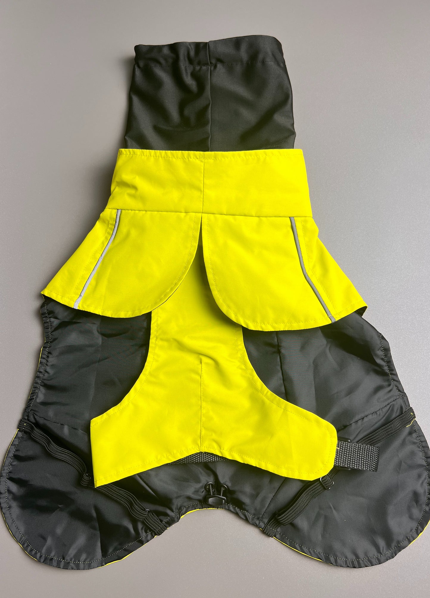 Waterproof Dog Raincoat – Lightweight Cape Design for Small to Medium Dogs – Reflective Strips, Adjustable Fit