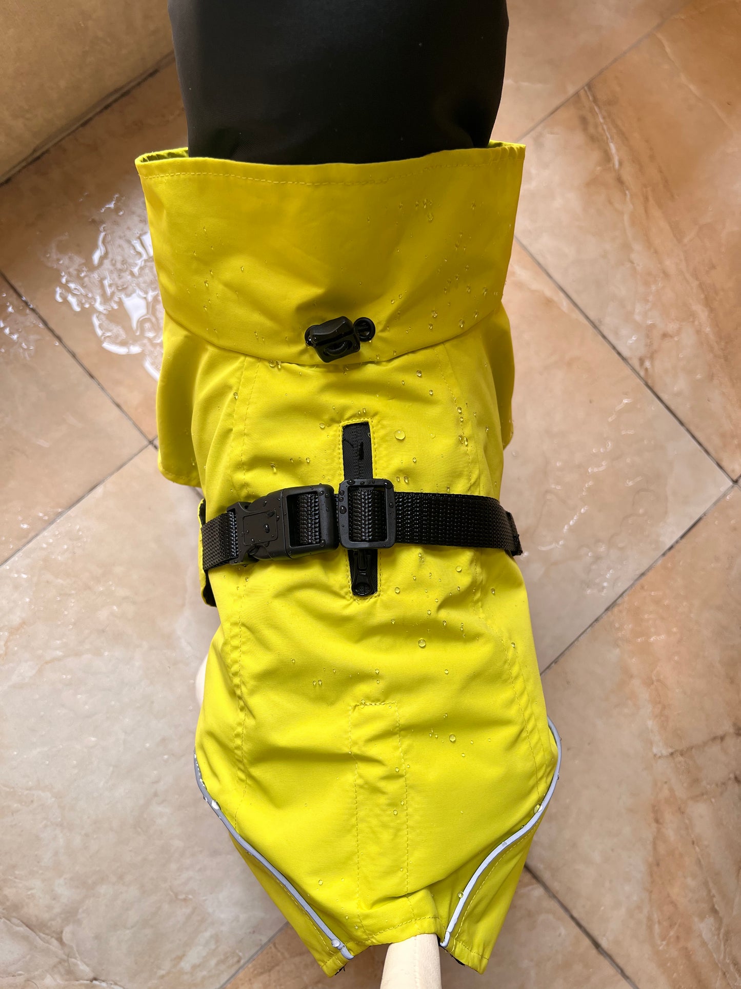 Waterproof Dog Raincoat – Lightweight Cape Design for Small to Medium Dogs – Reflective Strips, Adjustable Fit