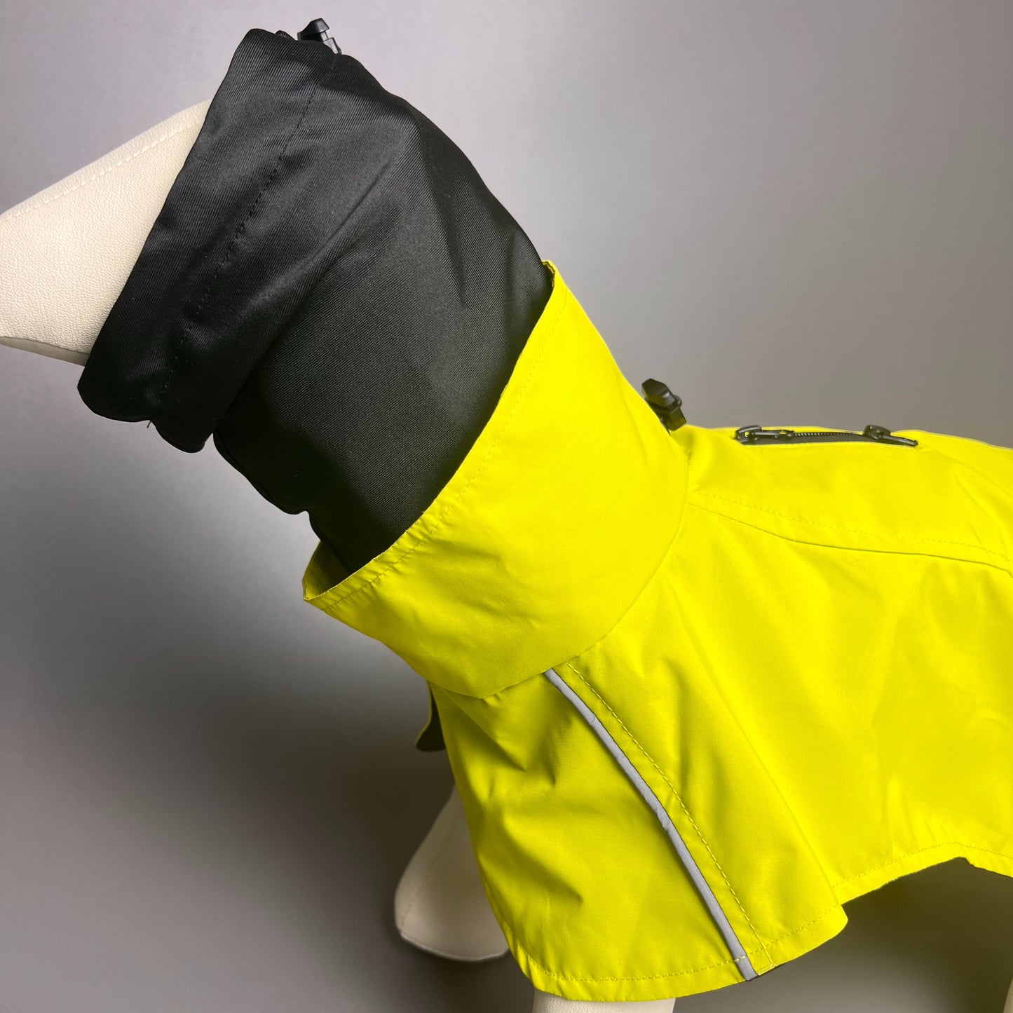 Waterproof Dog Raincoat – Lightweight Cape Design for Small to Medium Dogs – Reflective Strips, Adjustable Fit