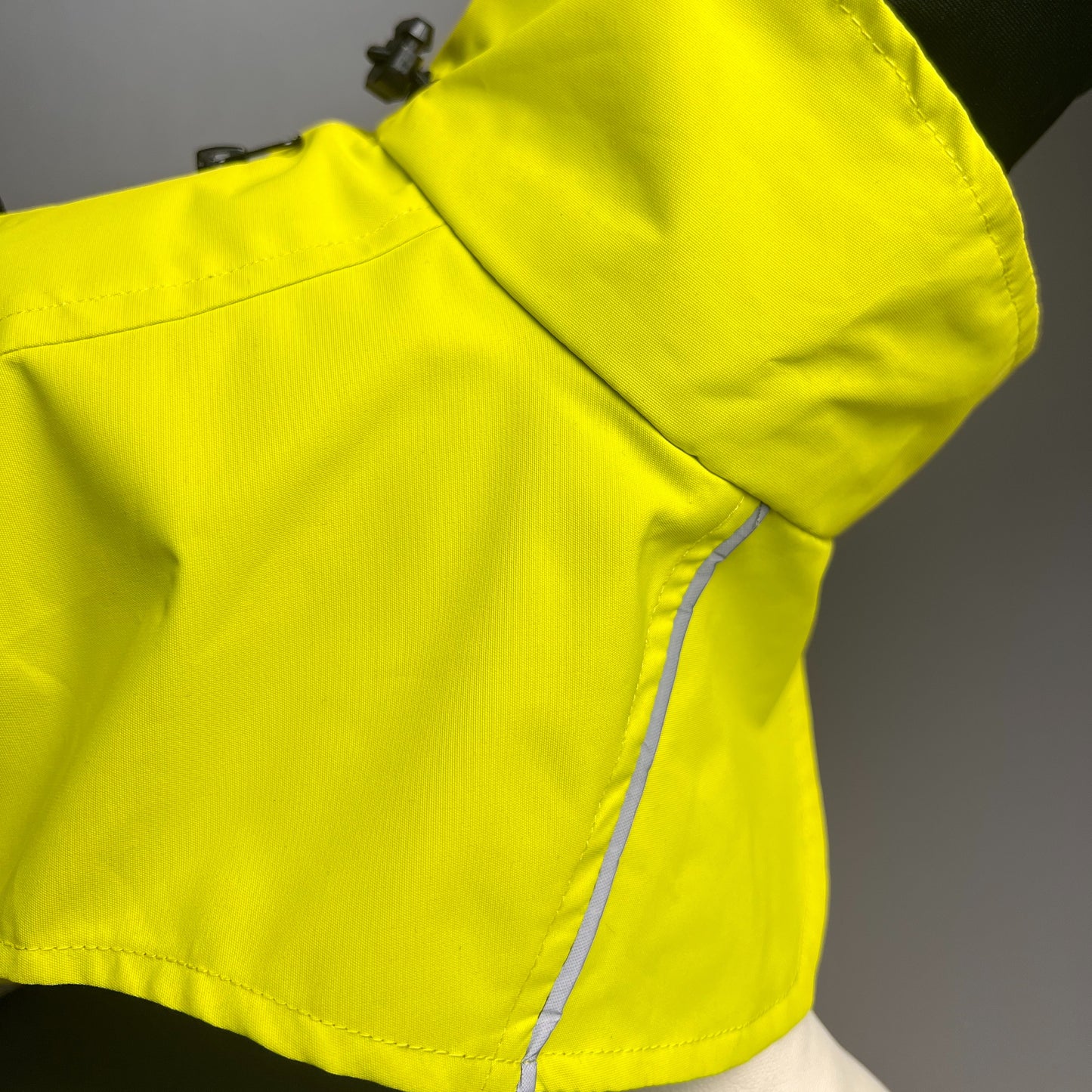 Waterproof Dog Raincoat – Lightweight Cape Design for Small to Medium Dogs – Reflective Strips, Adjustable Fit
