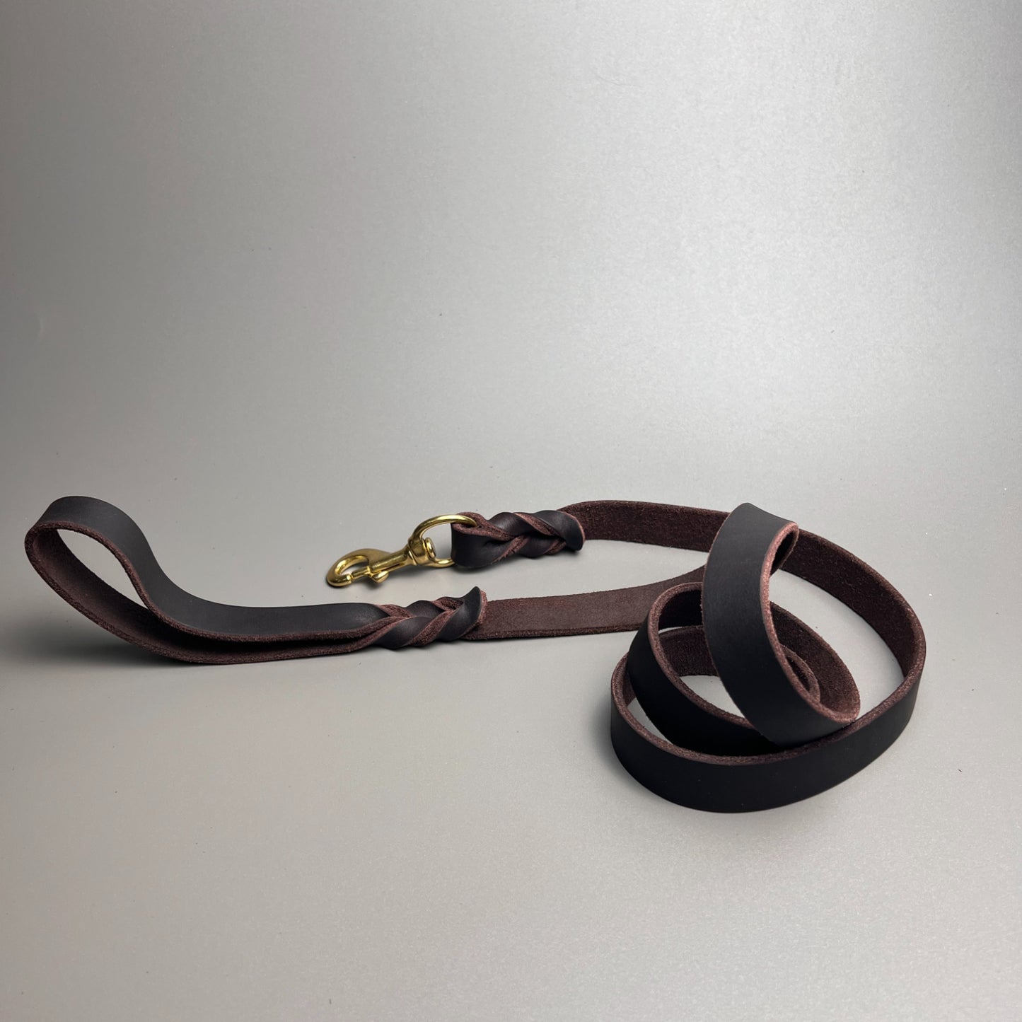 Vintage handmade genuine leather leash 4mm thick cowhide, for all dog breeds Dark Brown