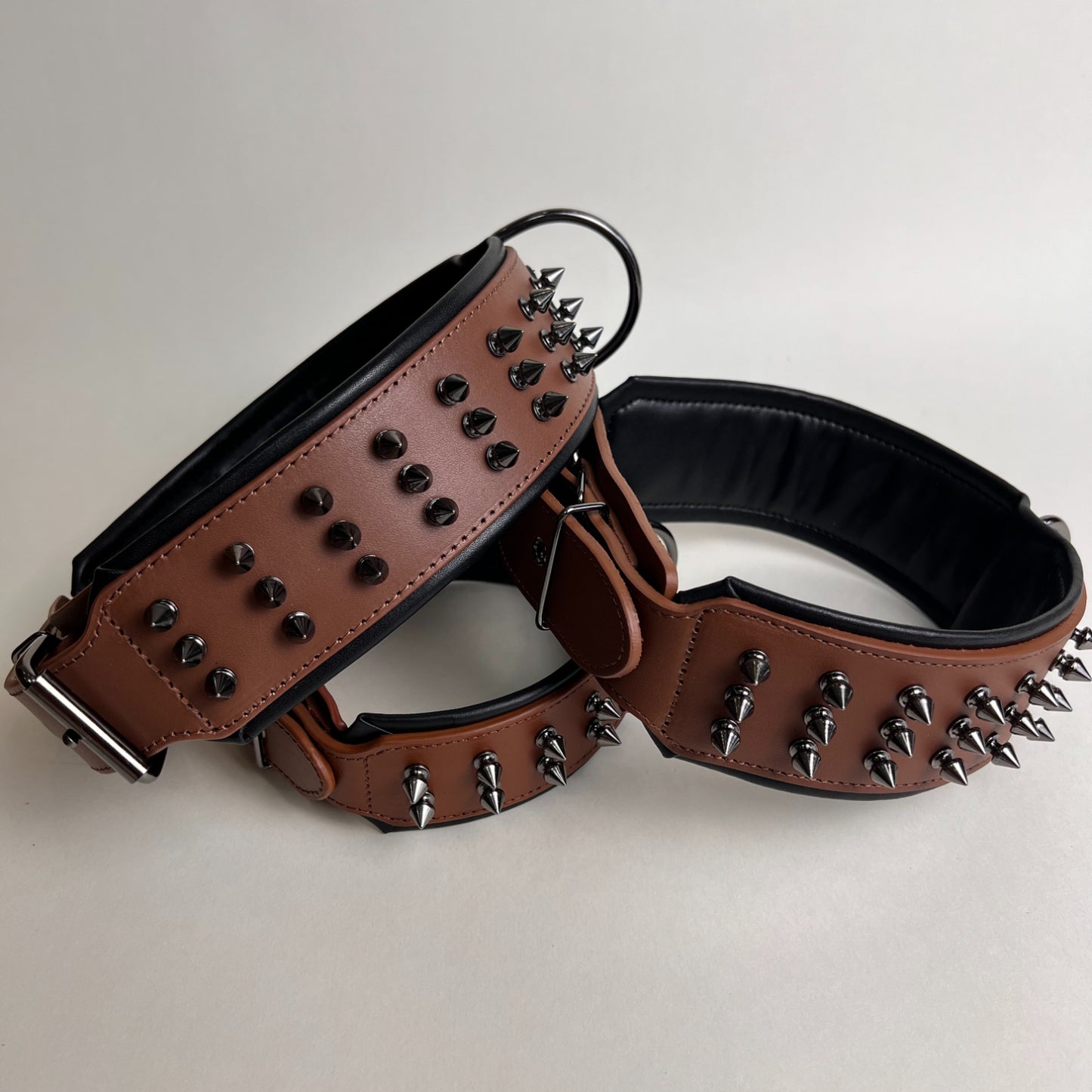 Retro spiky leather dog collar with soft lining that doesn't tighten the neck, pit bull, German Shepherd, Poodle